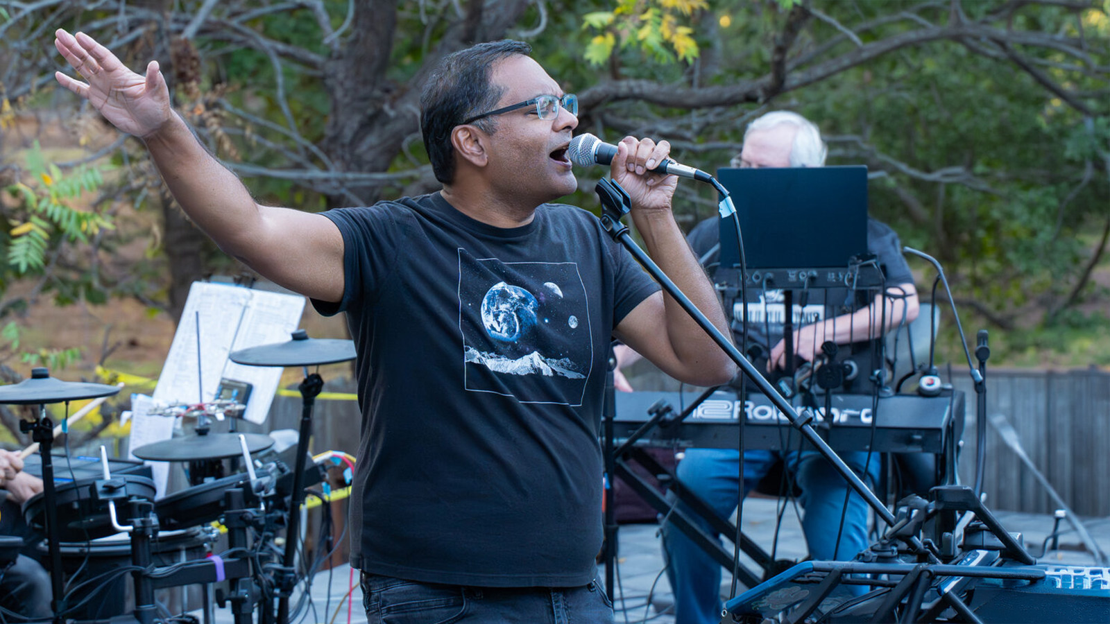 Samit performing live